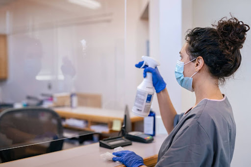 5 Proven Steps to Clean Plexiglass No Scratches, Just Sparkle!